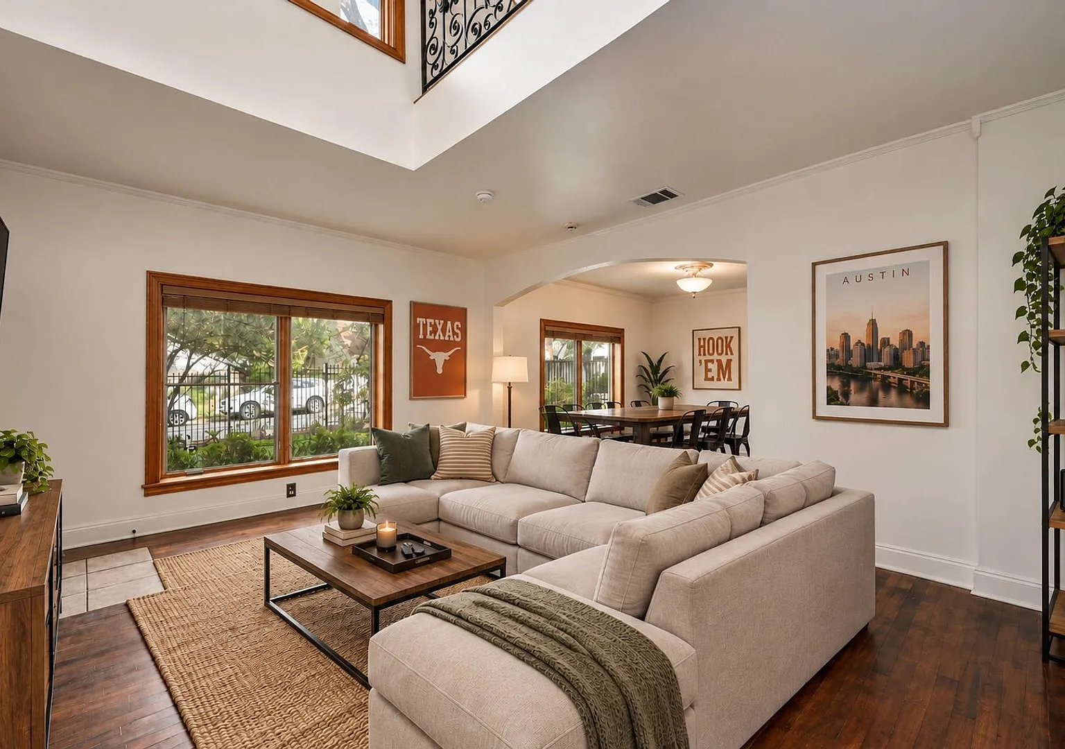6Bed/4Bath in West Campus — Photo 3
