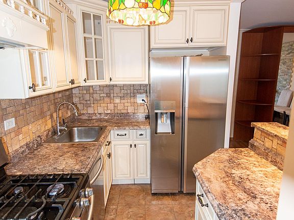 3rd image of 2935 W 5th St APT 3C
