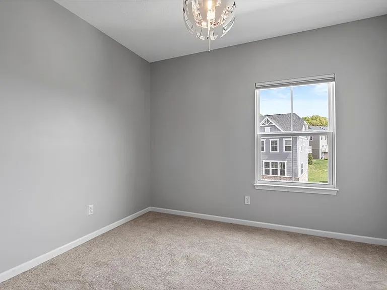 150 Curtis Ct — Photo 4
