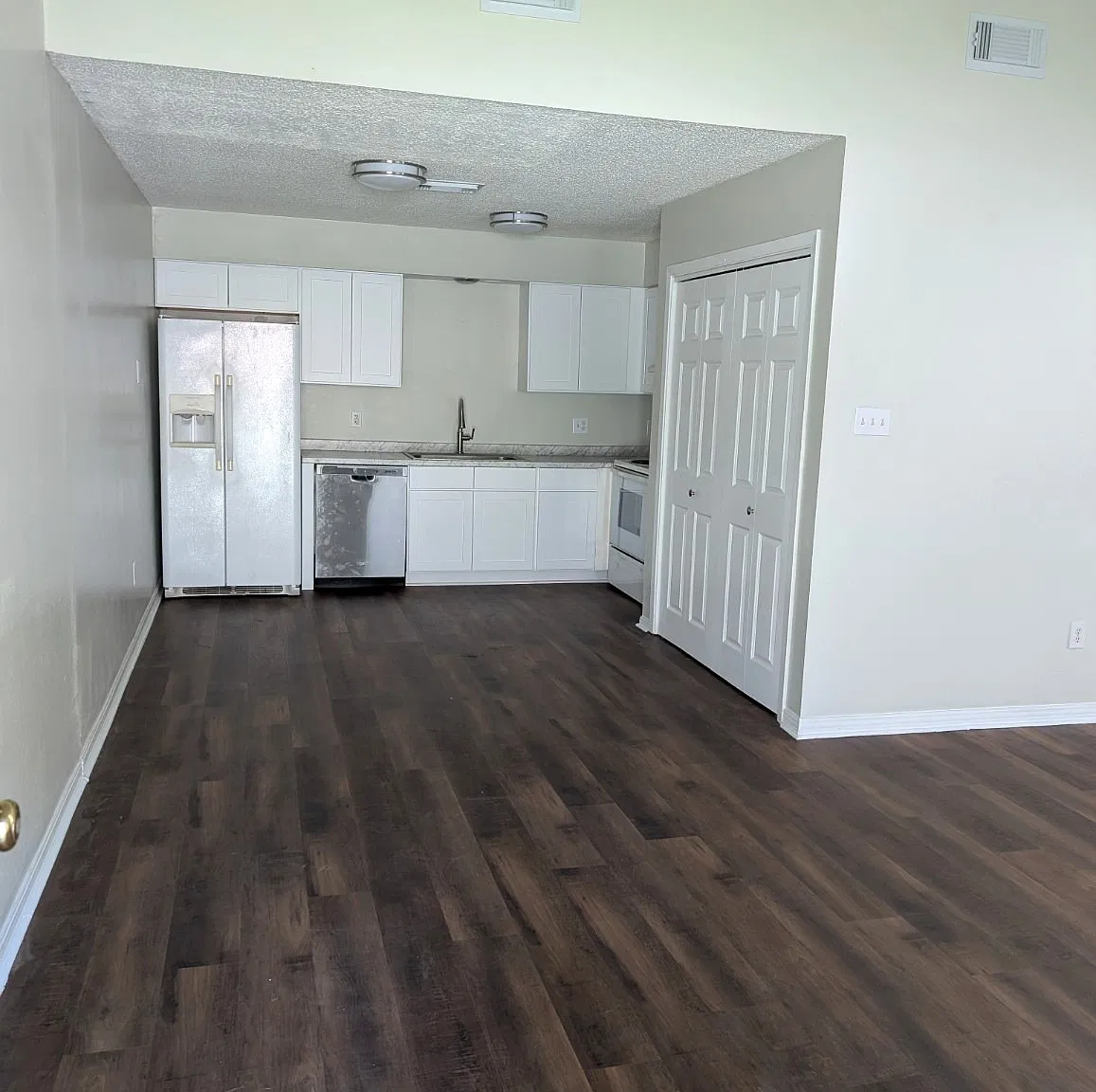 2 bed, 904 sqft, $1,000 — Photo 2