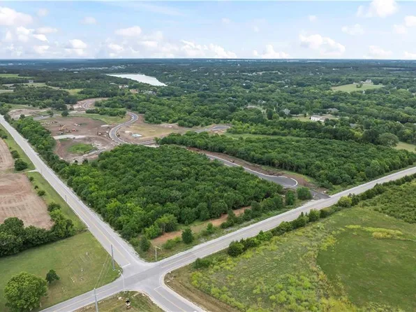 17310 Galloway Dr, Stilwell, KS 66085