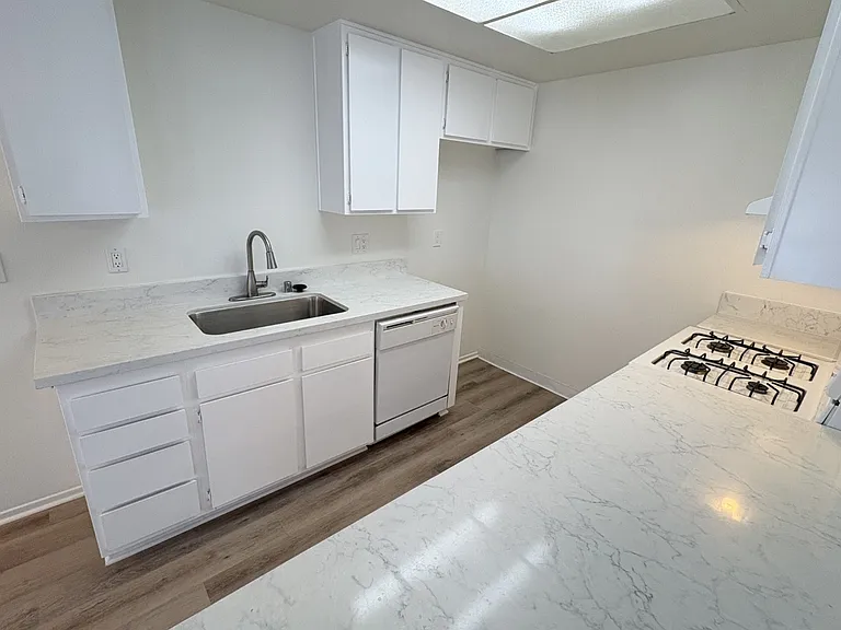 1210 S Sharon Cir #17 — Photo 4