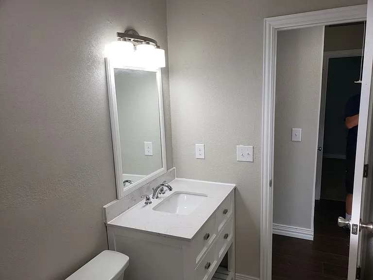 1711 Longview St — Photo 1