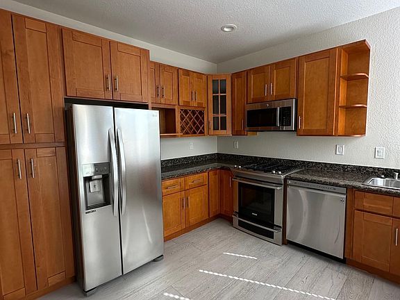 4th image of 912 Vista Pointe Dr