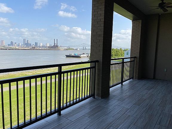 4th image of 504 1st St Unit 302