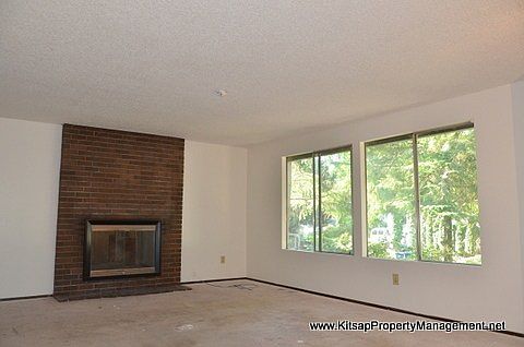 2nd image of 122 NW Woodridge Pl