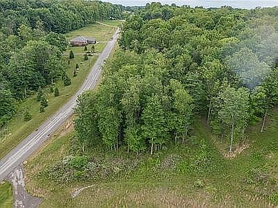 3rd image of Ravenwood Dr