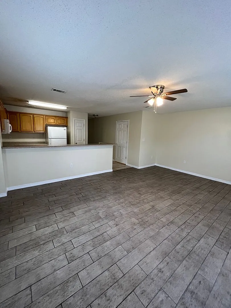 Building Photo - 204 Johnson Ct
