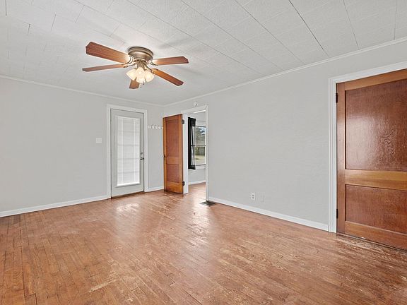 4th image of 202 N Marshall Ave