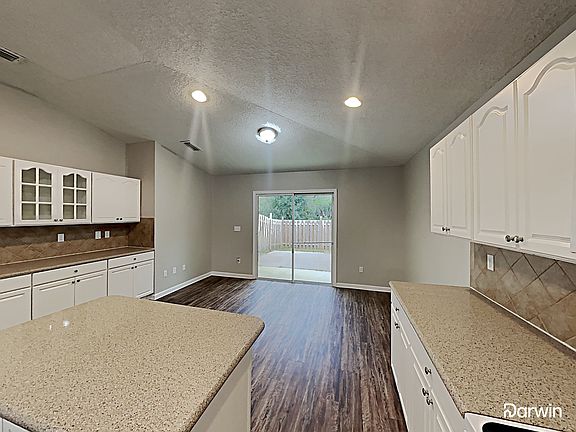 4th image of 380 Bostwick Cir