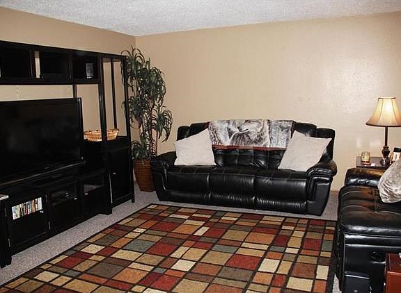 Spacious living room