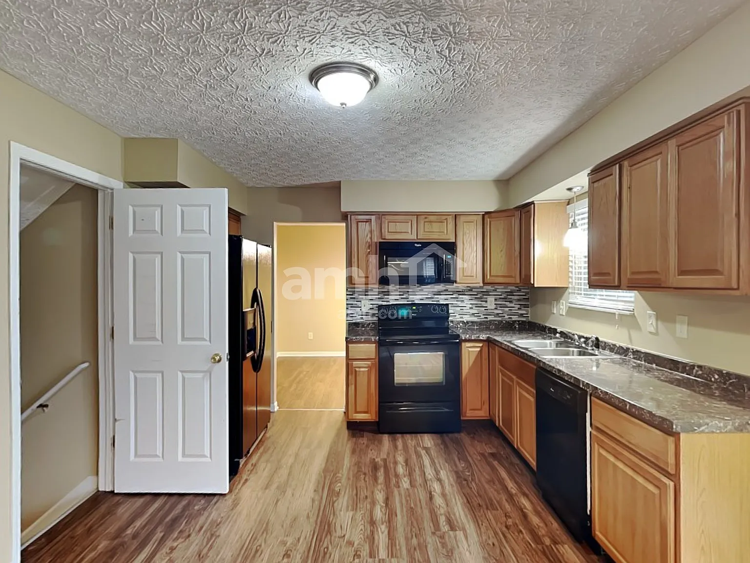 4 bed, 2.5 bath, 2077 sqft, $2,585 — Photo 3