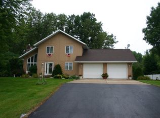 8561 Franks Ln, Pulaski, WI 54162