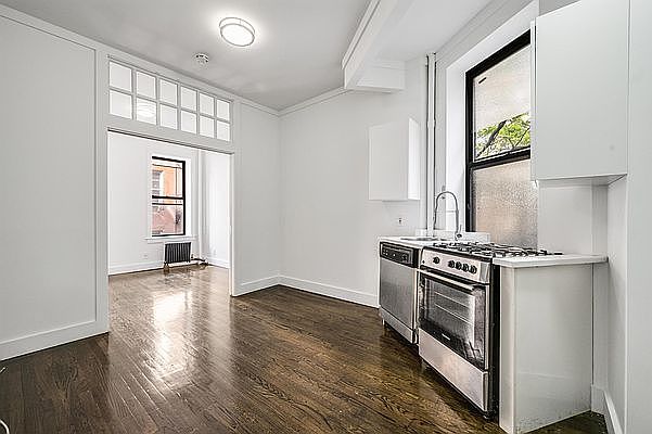 1st image of 109 Saint Marks Pl APT 10