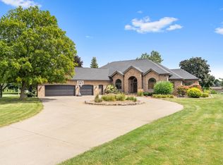 4490 Stonewood Dr, Oshkosh, WI 54902