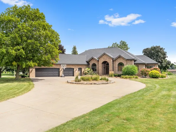 4490 Stonewood Dr, Oshkosh, WI 54902