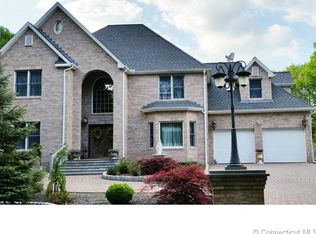 75R James Ave, Southington, CT 06489