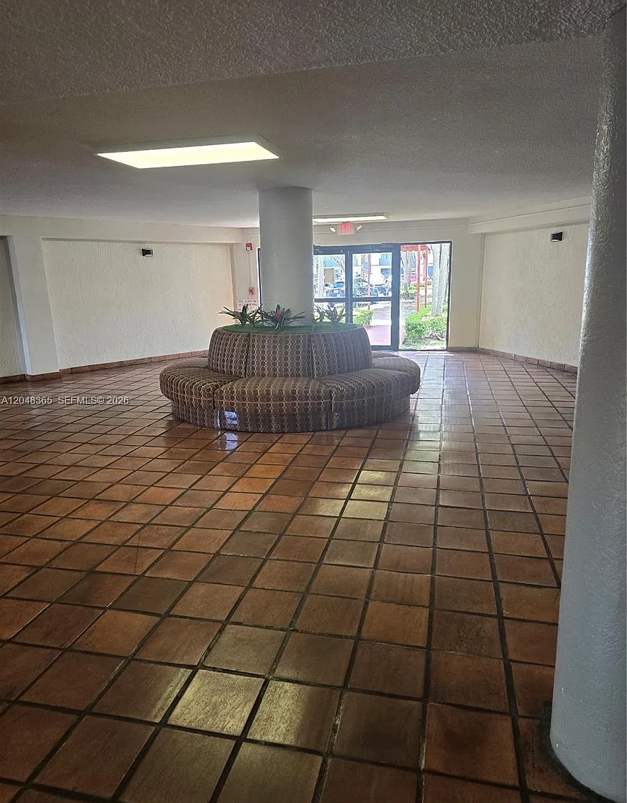 Miller Gardens Condo — Photo 4