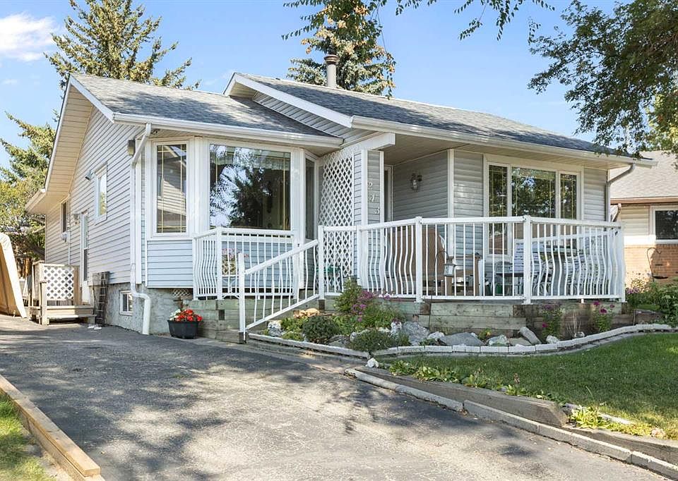 1st image of 243 Radcliffe Pl SE