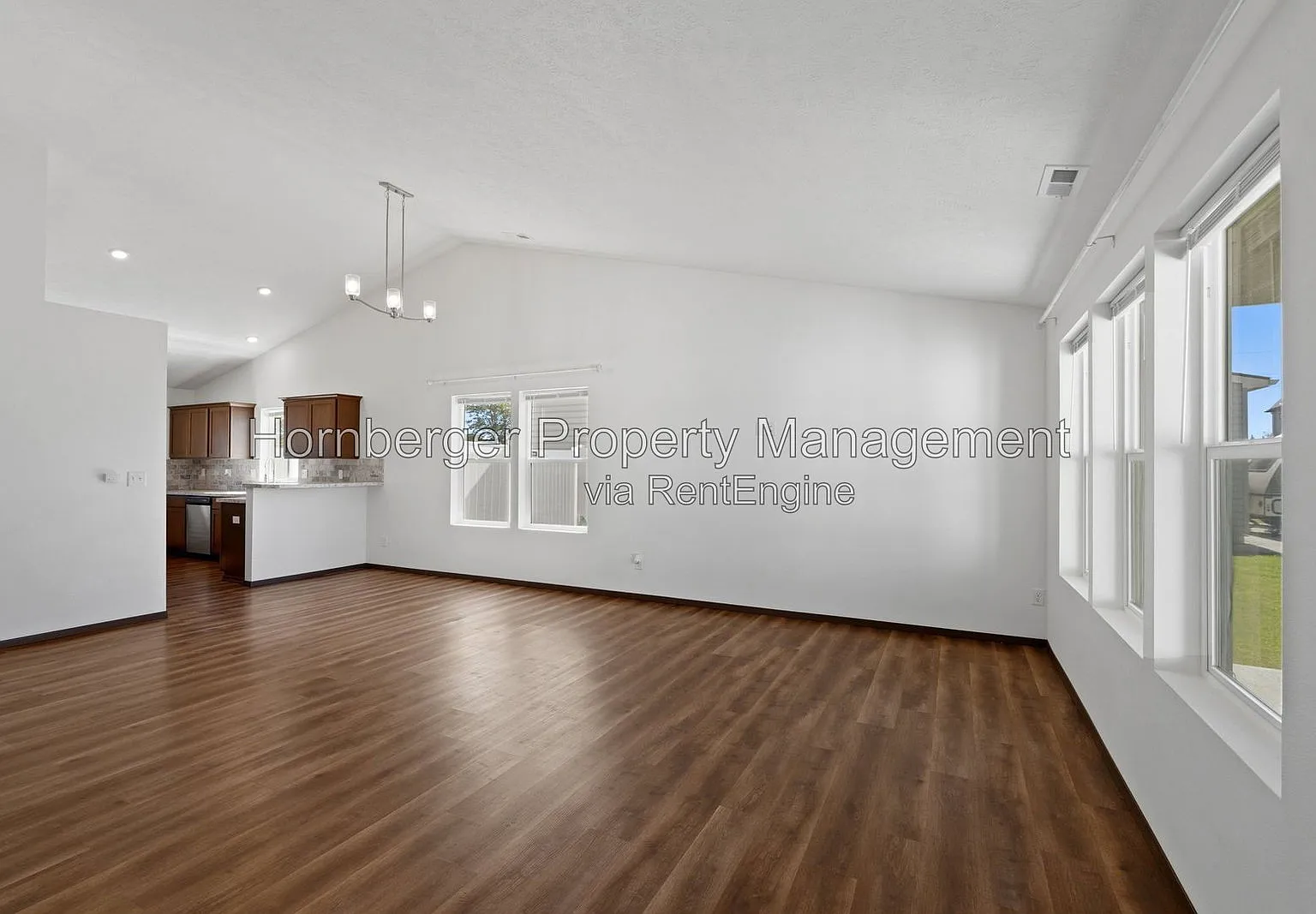 3 bed, 2.0 bath, 1340 sqft, $2,345 — Photo 2