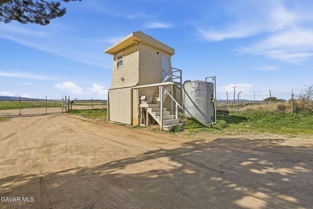 9200 W Avenue H, Lancaster, CA - View 6
