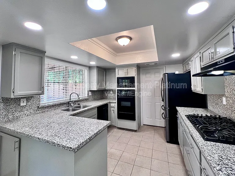 404 N Villa Ave — Photo 13