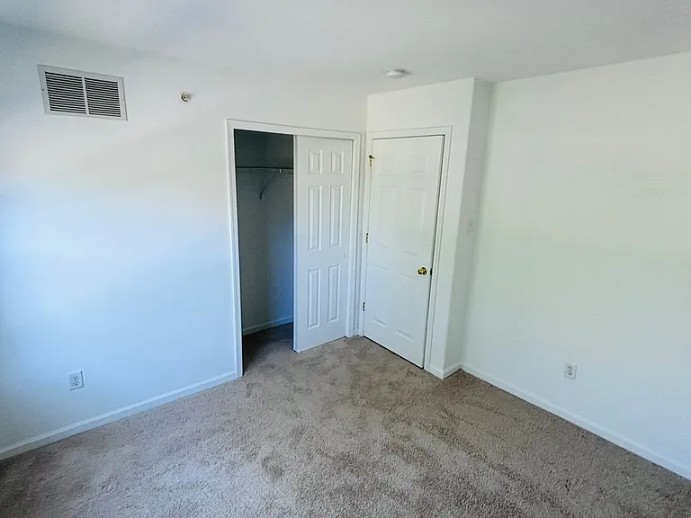 1011 King Way — Photo 13
