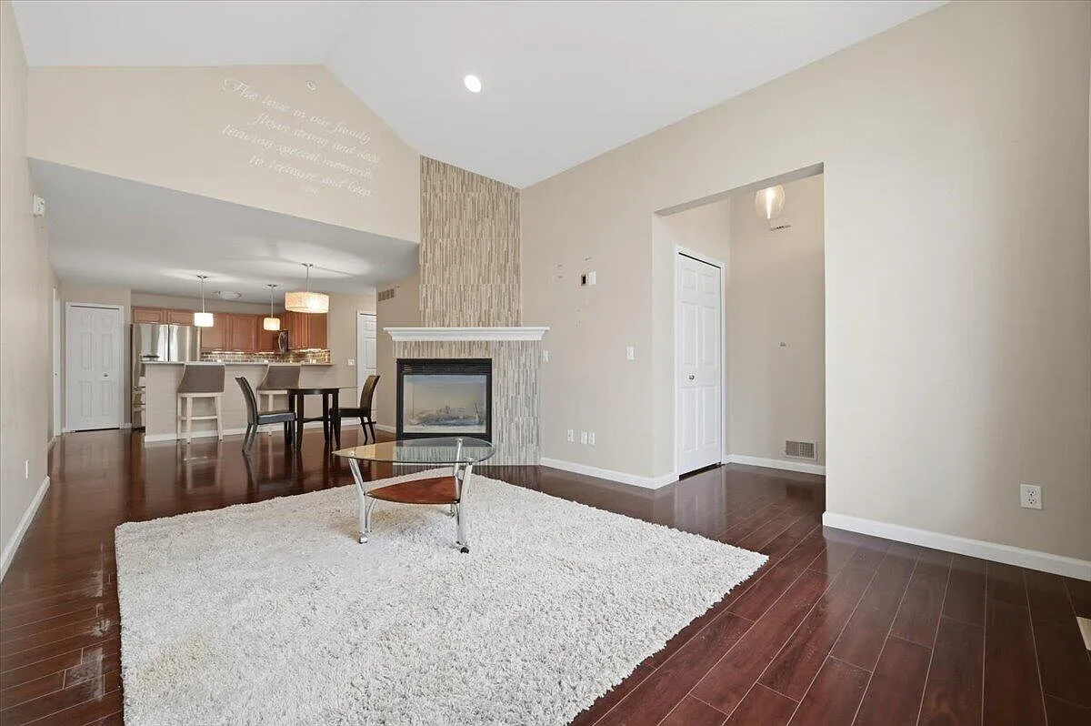 2 bed, 11.0 bath, 1718 sqft, $2,750 — Photo 4