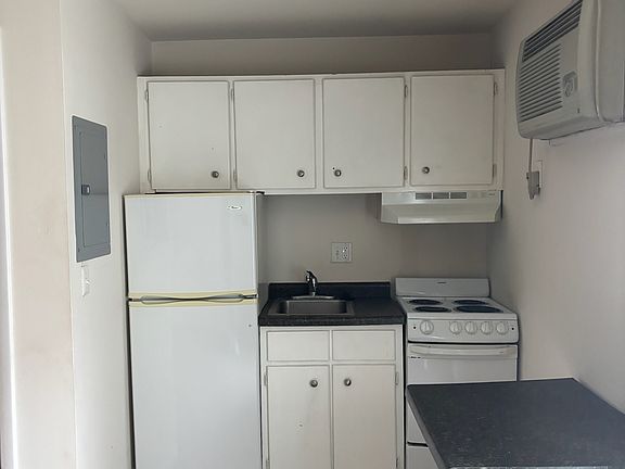 4th image of 134 E Johnson St APT 204