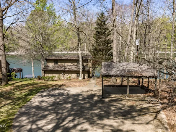 760 Lake Point Dr, Piney Flats, TN 37686