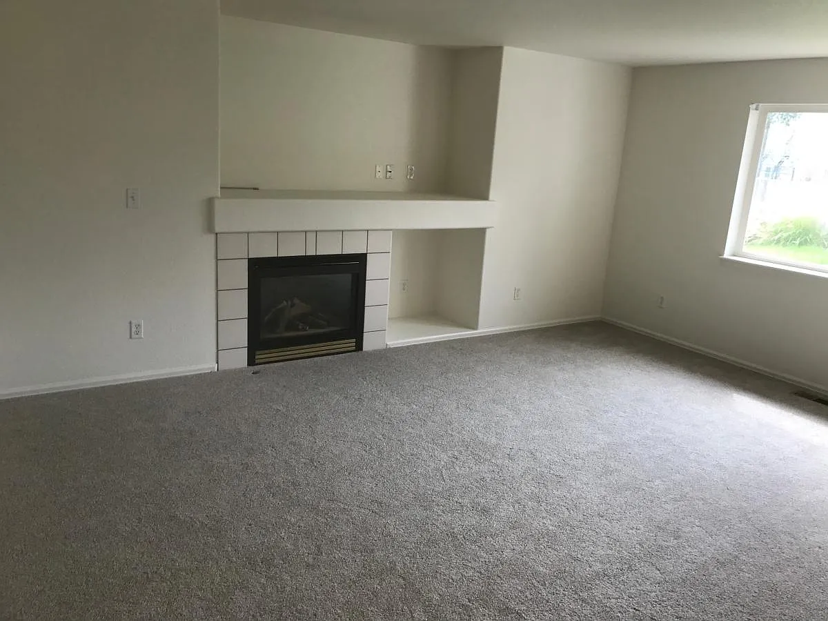 4 bed, 2.5 bath, 2478 sqft, $3,300 — Photo 3