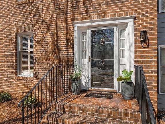 2nd image of 3 Woodberry Pl
