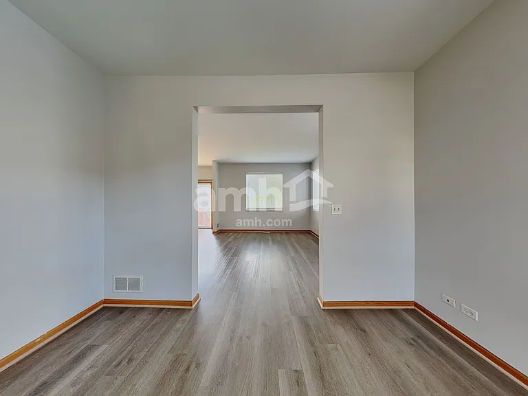1204 Stonecrop Ln — Photo 6