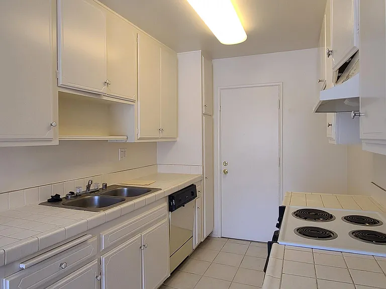 1681 Amberwood Dr #206 — Photo 9