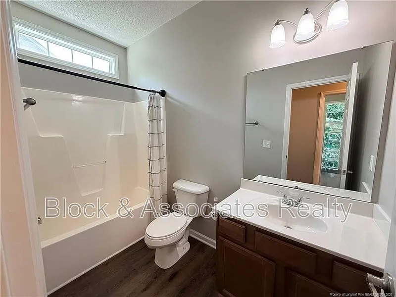 3 bed, 2.5 bath, 2282 sqft, $1,900 — Photo 4
