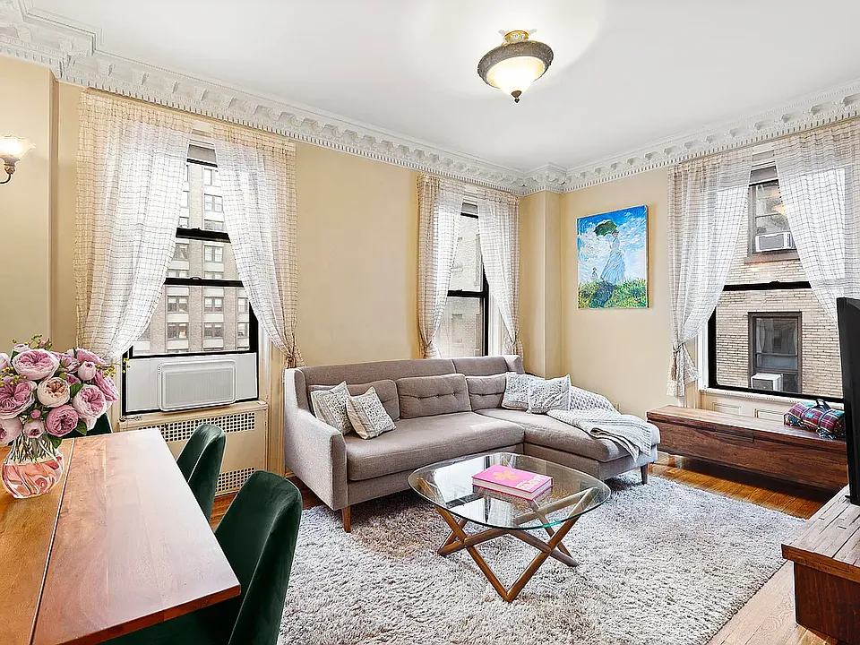205 W 54th St #11G