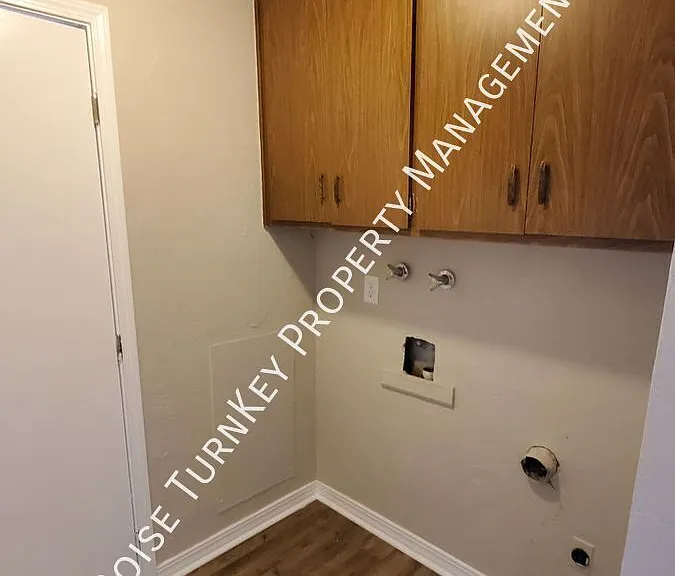 526 Broadway Ave #D — Photo 18