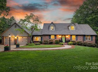 300 Castlegate Dr, Morganton, NC 28655