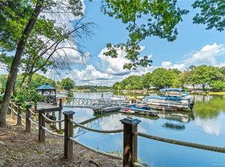 102 Sapphire Dr, Mooresville, NC 28117