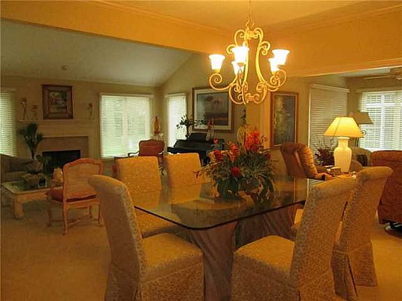 4th image of 10 Winding Creek Pl