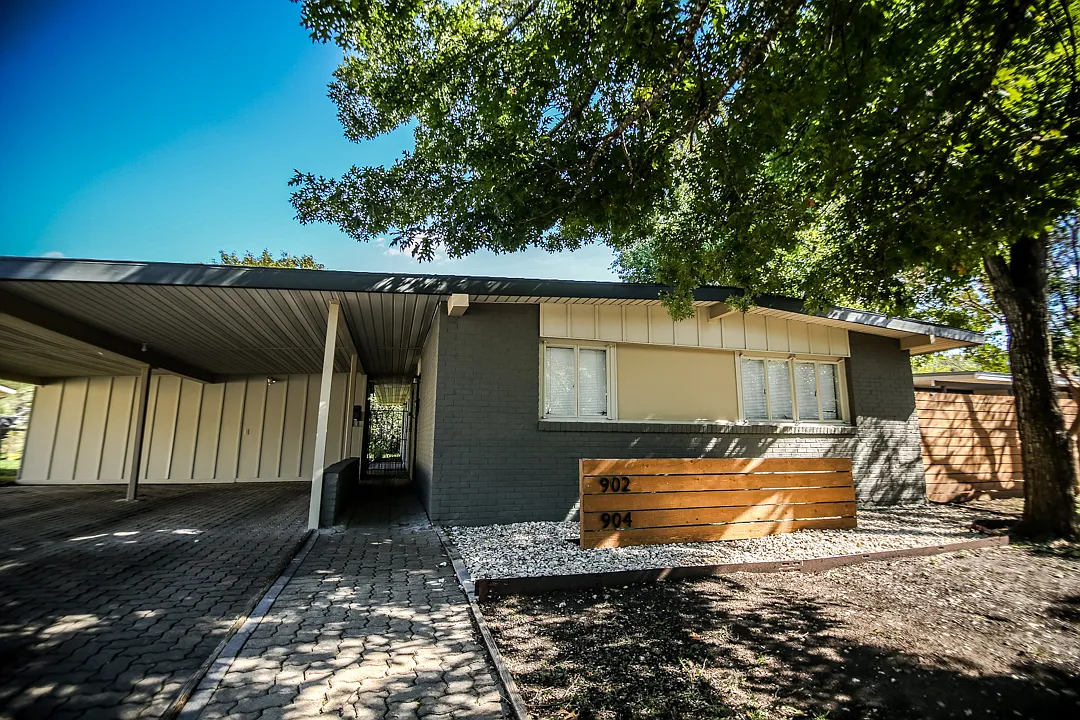 Chevy Chase Drive - Unit 904 - 1 — Photo 2