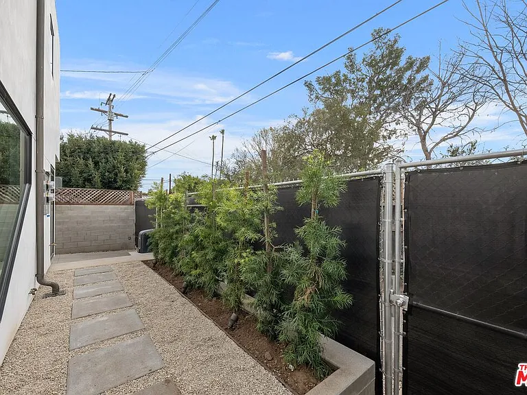 15322 De Pauw St — Photo 3