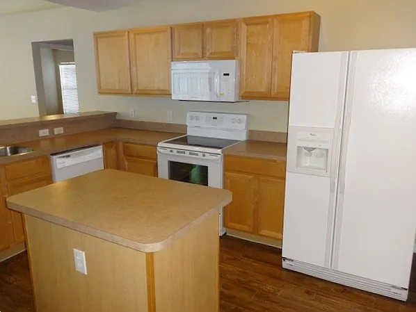1323 Old Millpond Rd — Photo 2