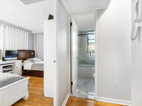 4705 Henry Hudson Parkway image 10 of 21