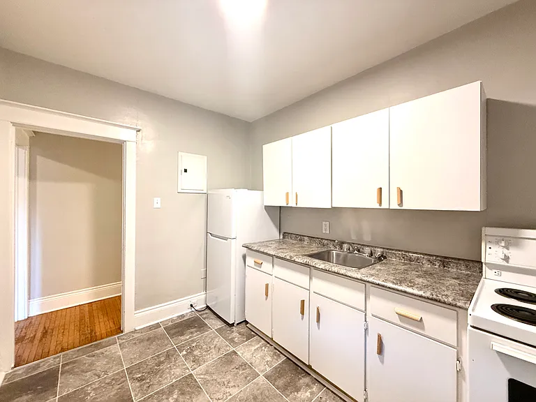 94 East Ave S #15 — Photo 6