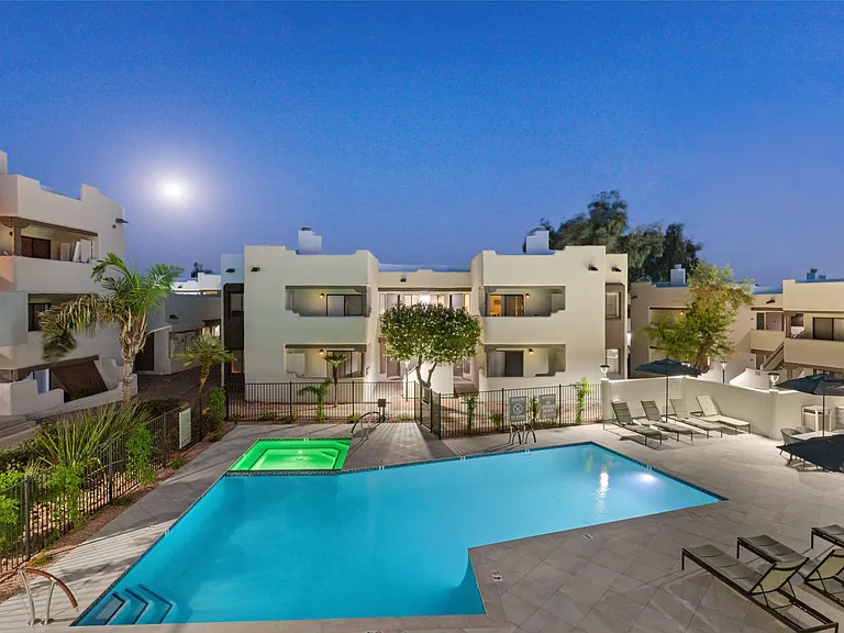 Cortland Scottsdale Mountain — Photo 21
