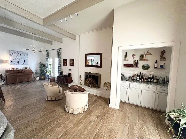 2513 Noel Ave — Photo 5