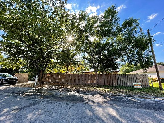 5th image of 633 NW 15th Ave #8