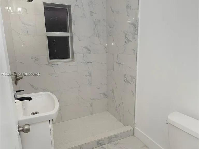 111 SW 31st Ct #1 — Photo 5