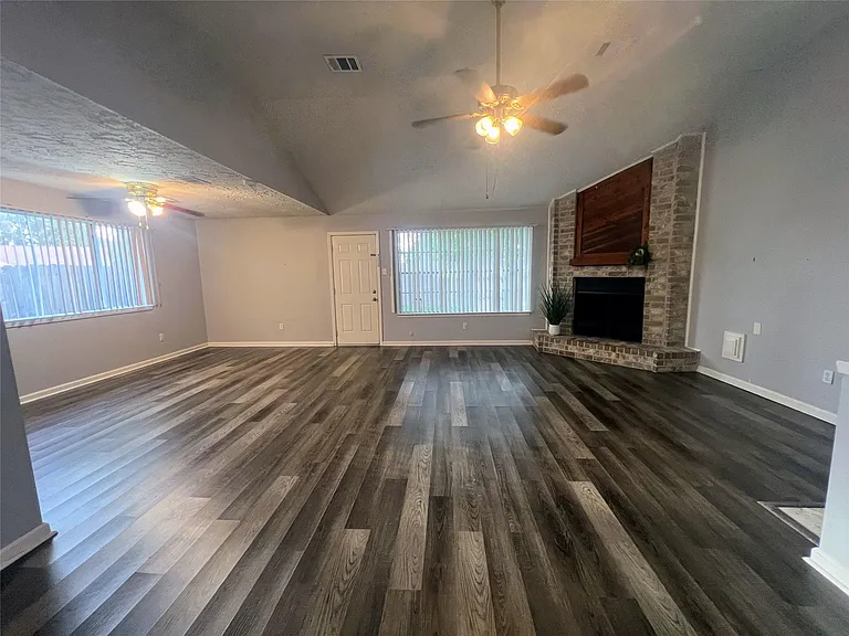 1202 Manorglen Dr — Photo 1